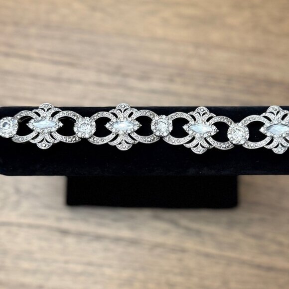 Lia Sophia Limited Edition Crystal Bracelet - Picture 2 of 9